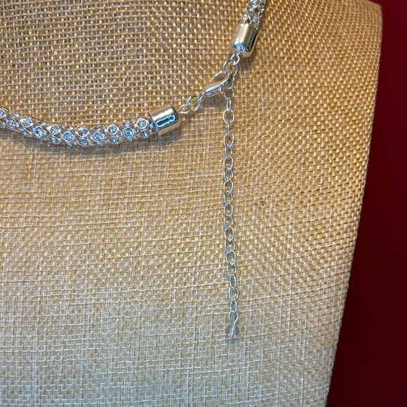 New Elegant Silver Crystal Necklace - Picture 3 of 4